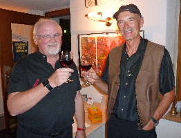 Ein Prositl auf eine tolle Ausstellung!